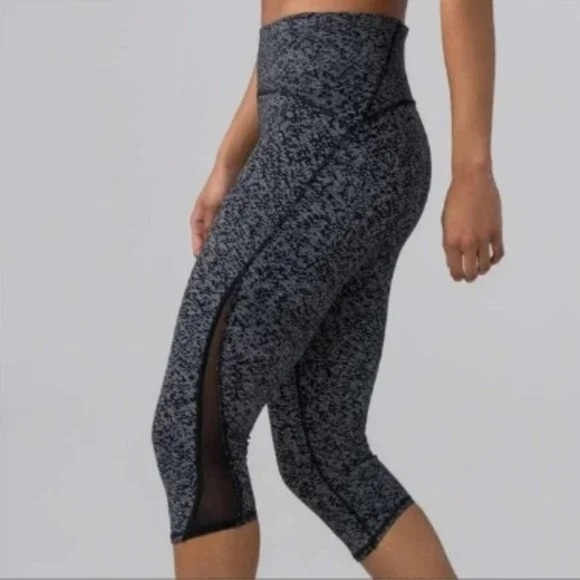 Lululemon mesh crop leggings size 6 - Picture 1 of 9